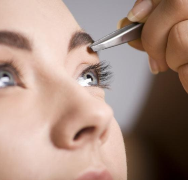 Способи корекції брів: кращі способи оформлення брів