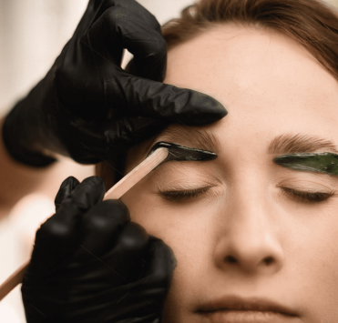 Корекція брів воском: переваги і недоліки