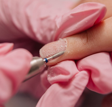 Особенности аппаратного маникюра