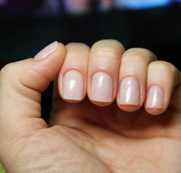 Зміцнення нігтів акрилової пудрою. Для чого потрібно це робити перед манікюром?