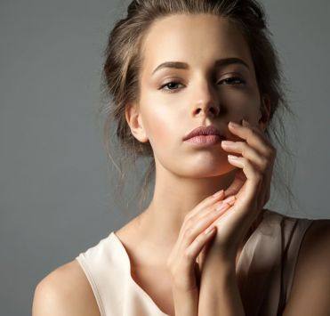 Стильний макіяж в стилі нюд для найніжніших дівчат