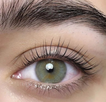 Ламінування вій: плюси, мінуси і догляд