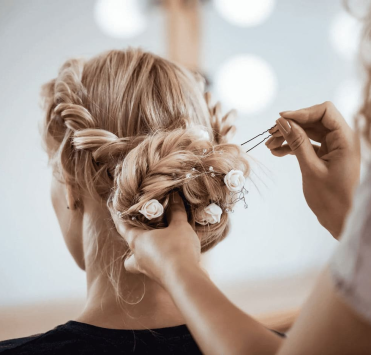 Красиві зачіски на весілля 2025: вибираємо кращу