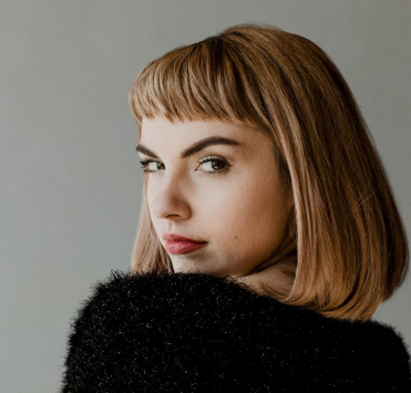 Тренди 2022: Мода на стрижки з чубчиком