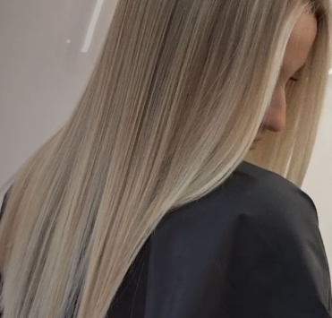 Фарбування волосся технікою Airtouch: особливості та переваги процедури