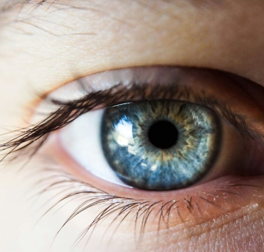 Ламінування вій: особливості та переваги процедури