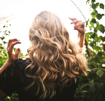 Правильний догляд за волоссям влітку