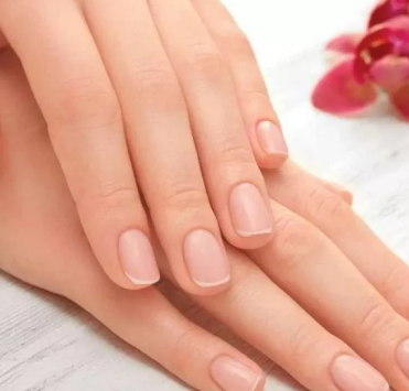 Апаратний або класичний манікюр? Плюси і мінуси