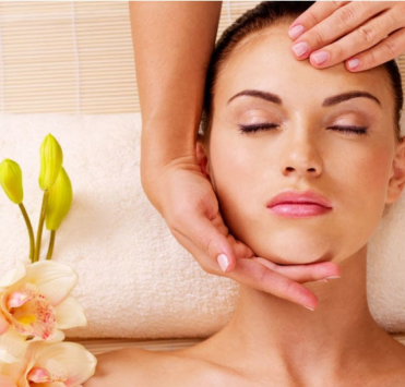 Масаж обличчя: користь процедури і техніка виконання