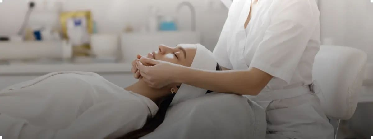 Перед процедурою експерт Biologique Recherche проведе ретельну дерматокосметичну діагностику, щоб точно визначити ваш стан шкіри.