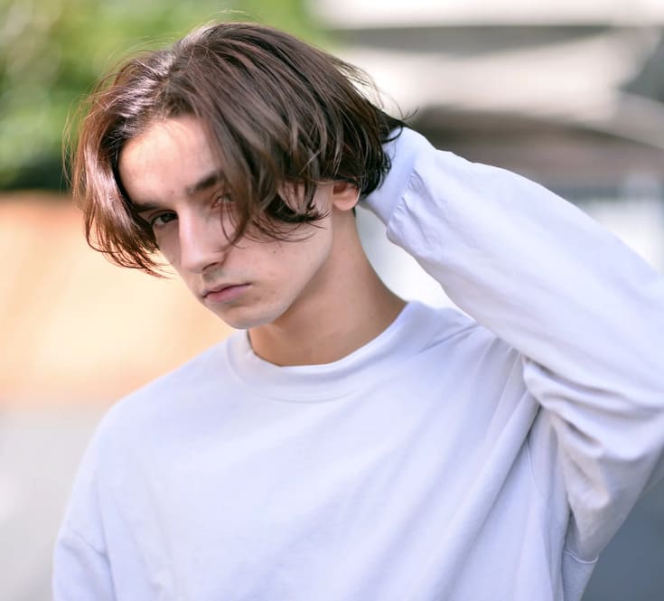 стрижка з косим проділом