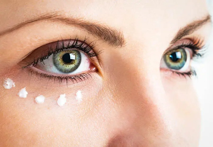 Догляд за шкірою навколо очей